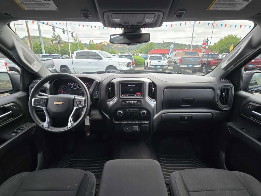 Used 2022 Chevrolet Silverado 1500 Custom w/ LPO, Blackout Package AWD/4WD image 16
