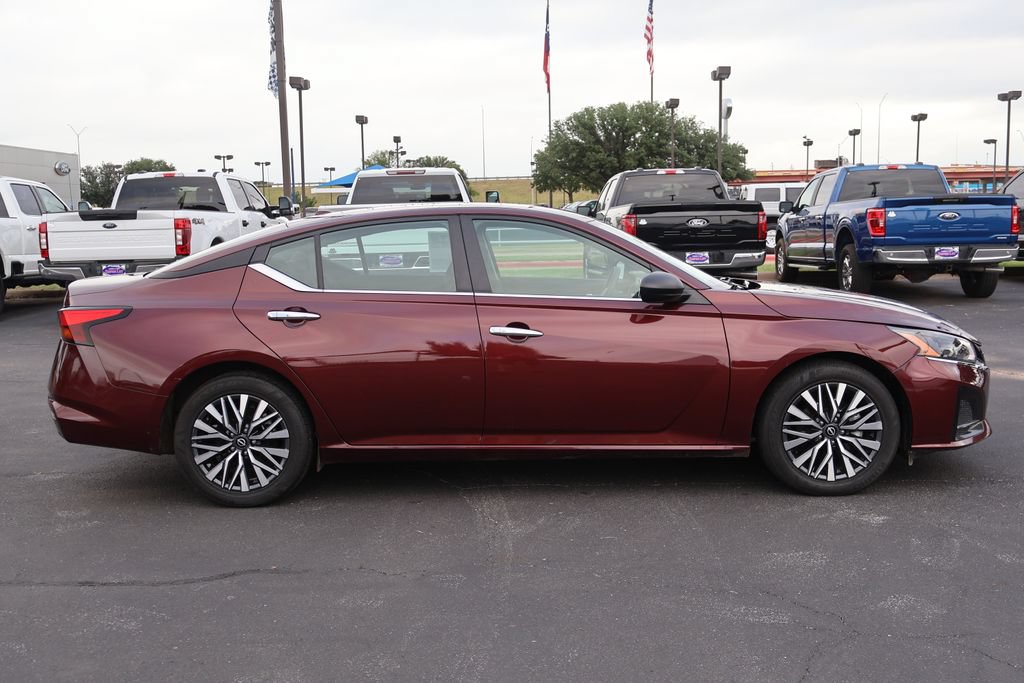 Used 2025 Nissan Altima 2.5 SV FWD image 10