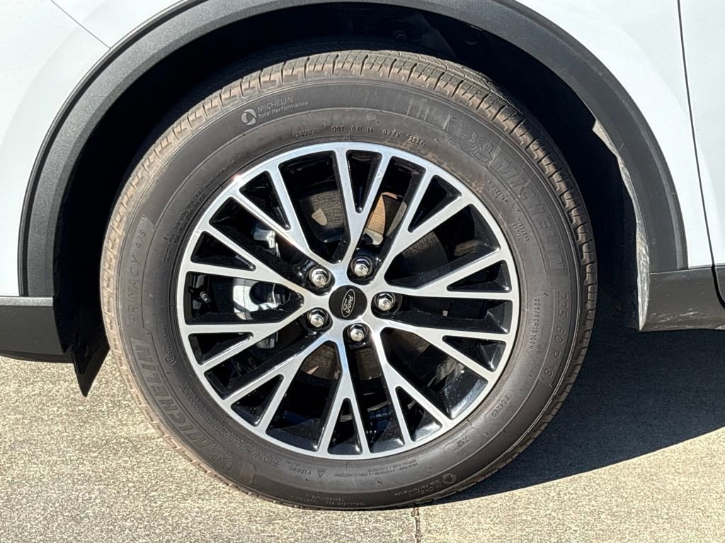 Certified 2025 Ford Escape SE w/ PHEV Premium Package image 13