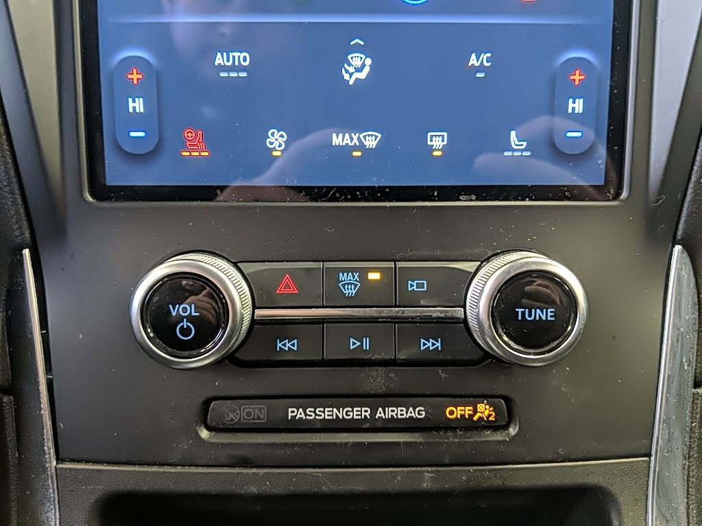 Certified 2024 Ford Edge Titanium w/ Equipment Group 301A image 21