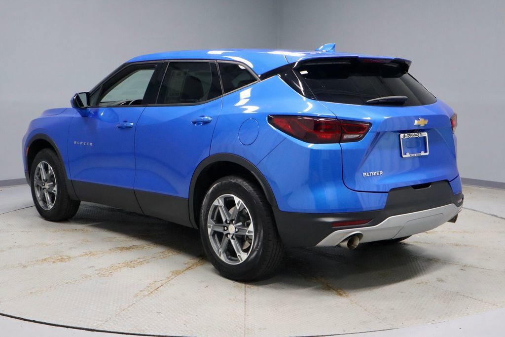 Used 2025 Chevrolet Blazer LT image 3