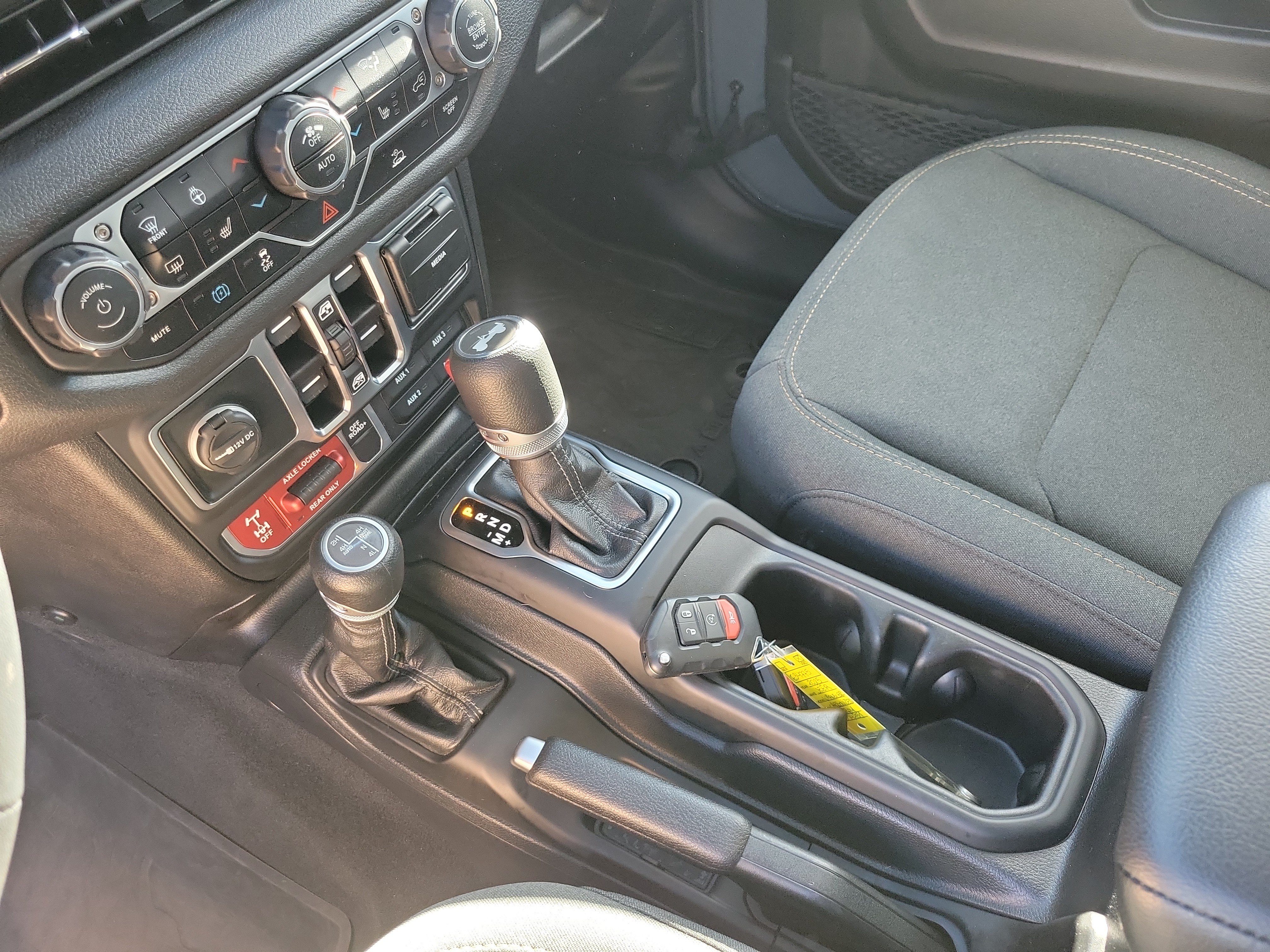 Used 2025 Jeep Wrangler Unlimited Sport S 4xe AWD/4WD image 8