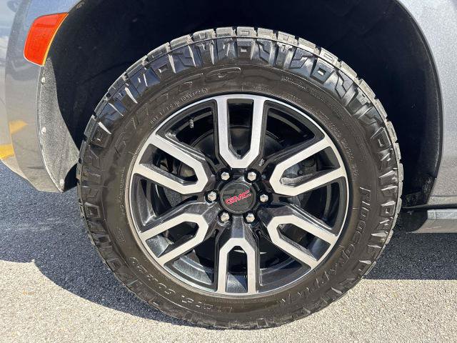 Used 2022 GMC Yukon AT4 w/ Technology Package AWD/4WD image 9
