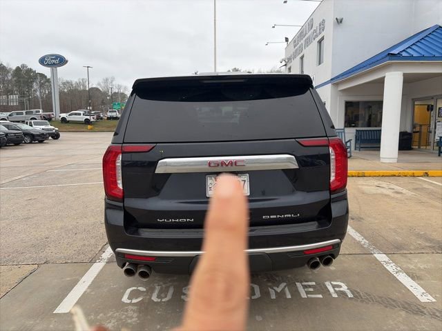 Used 2022 GMC Yukon XL Denali w/ Denali Premium Package image 12