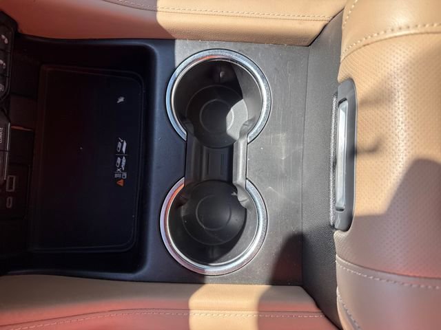 Used 2024 Chevrolet Suburban Premier image 19