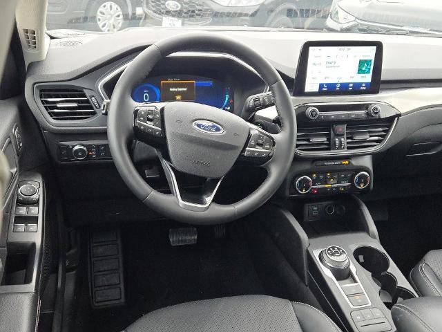 Certified 2022 Ford Escape Titanium w/ Class II Trailer Tow Package image 18