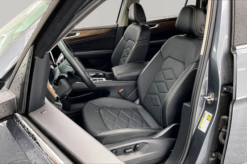 Used 2025 Volkswagen Atlas SE FWD image 25