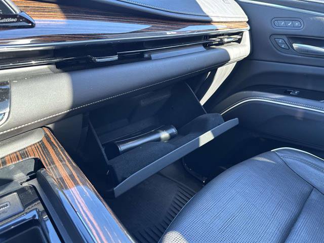 Used 2024 Cadillac Escalade Premium Luxury AWD/4WD image 17