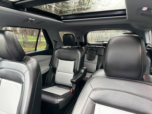 Certified 2022 Ford Explorer XLT w/ Equipment Group 202A AWD/4WD image 39