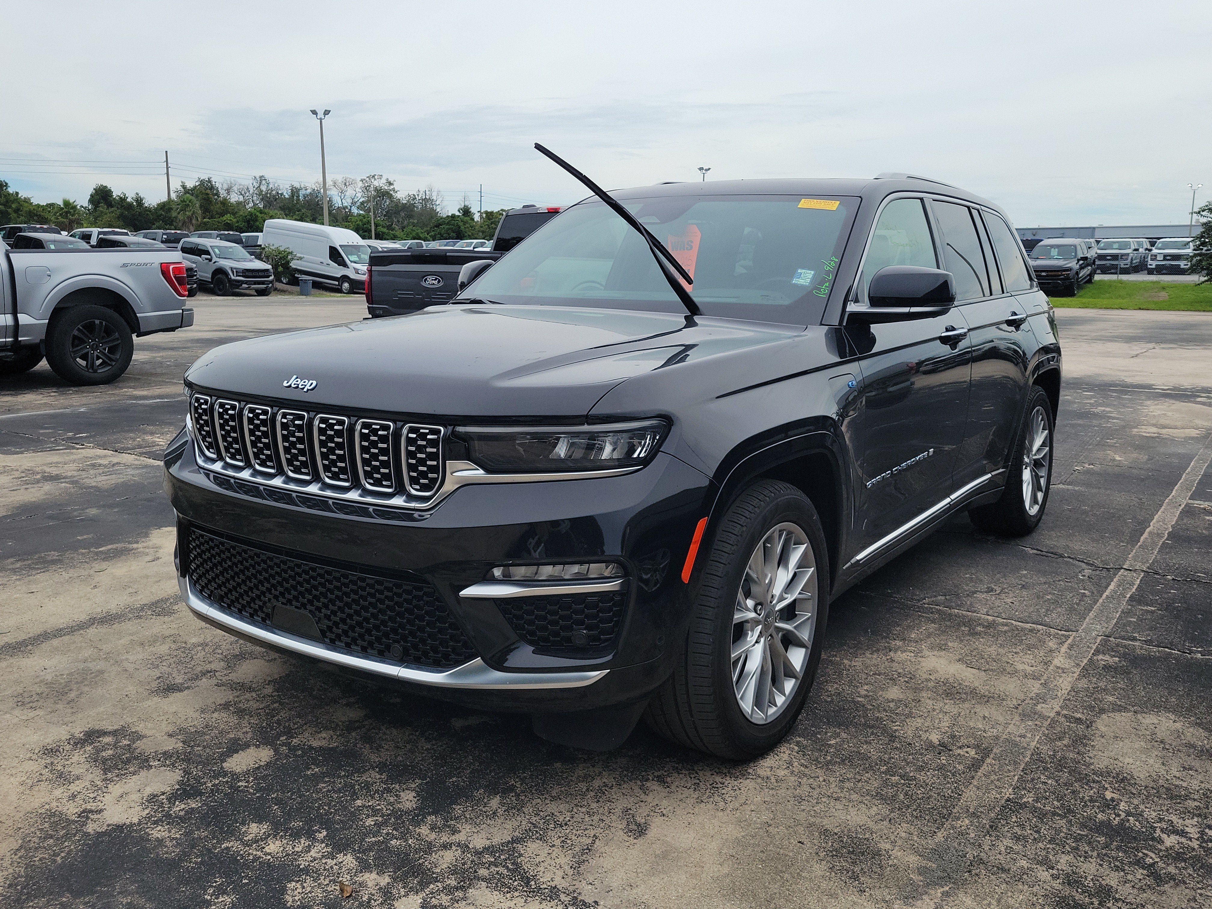 Used 2024 Jeep Grand Cherokee Summit w/ Advanced Protech Group IV AWD/4WD image 3