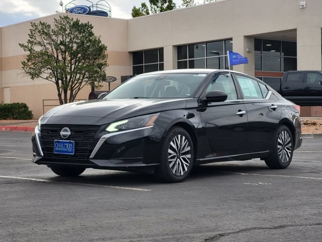 Used 2024 Nissan Altima 2.5 SV FWD image 3
