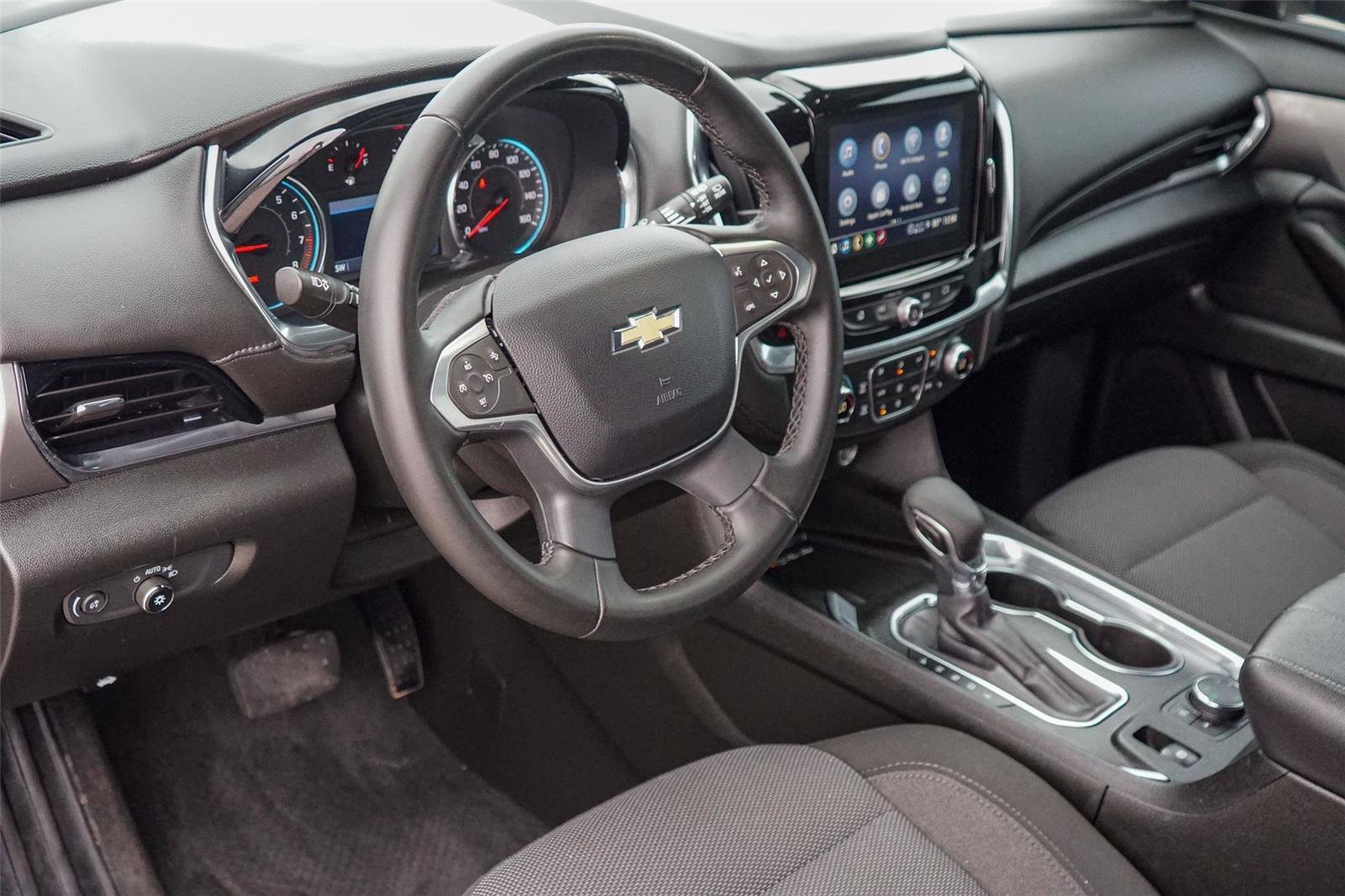 Used 2023 Chevrolet Traverse LT w/ Rear Camera Mirror Package AWD/4WD image 9