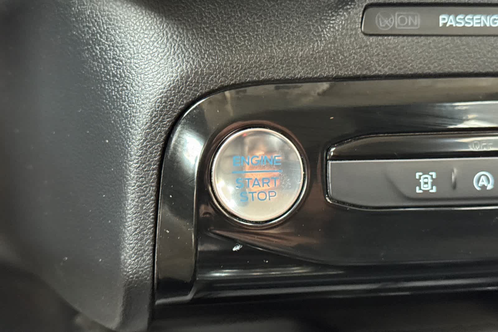 Certified 2025 Ford Escape Platinum AWD/4WD image 23