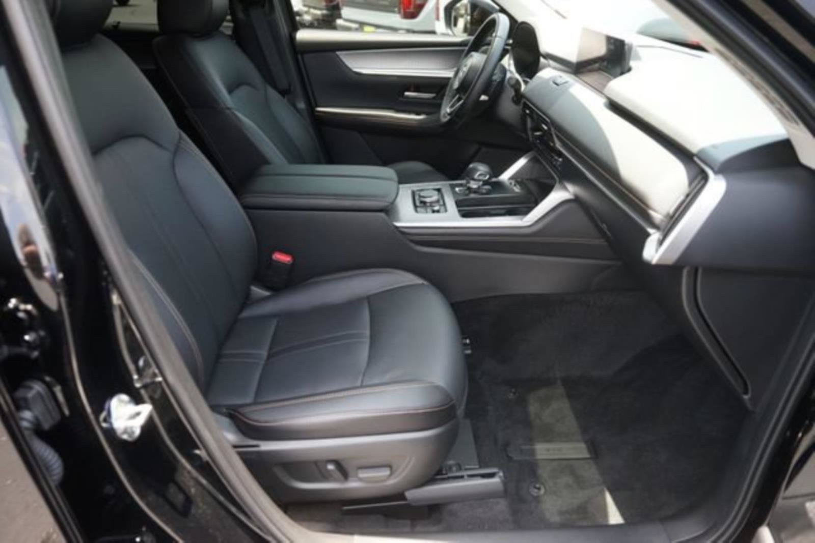 Used 2026 MAZDA CX-70 3.3 Turbo w/ Preferred Package AWD/4WD image 19