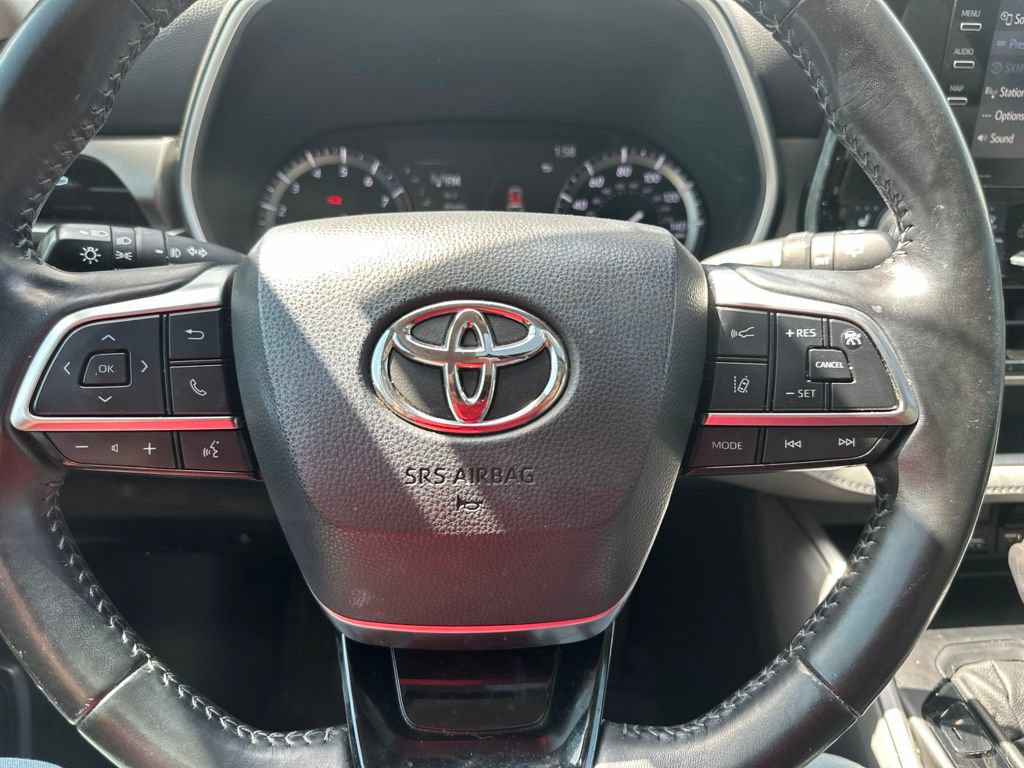 Used 2021 Toyota Highlander XLE AWD/4WD image 38