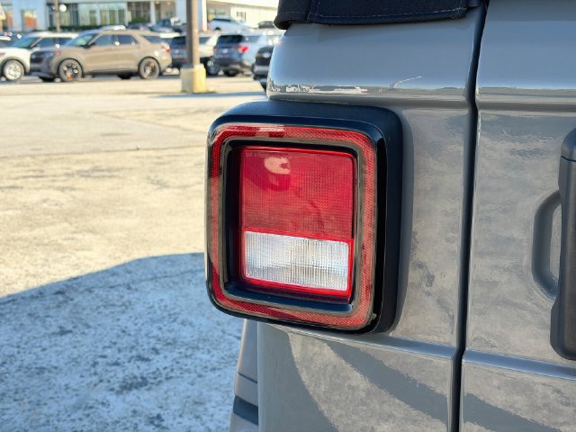 Used 2022 Jeep Wrangler Unlimited Sport AWD/4WD image 13