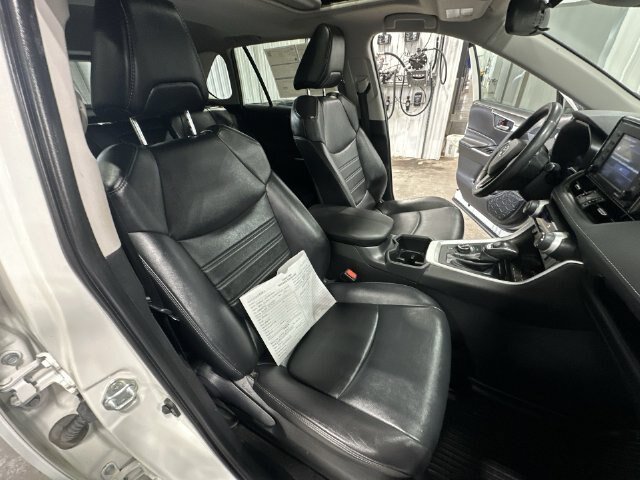 Used 2022 Toyota RAV4 XLE Premium AWD/4WD image 32