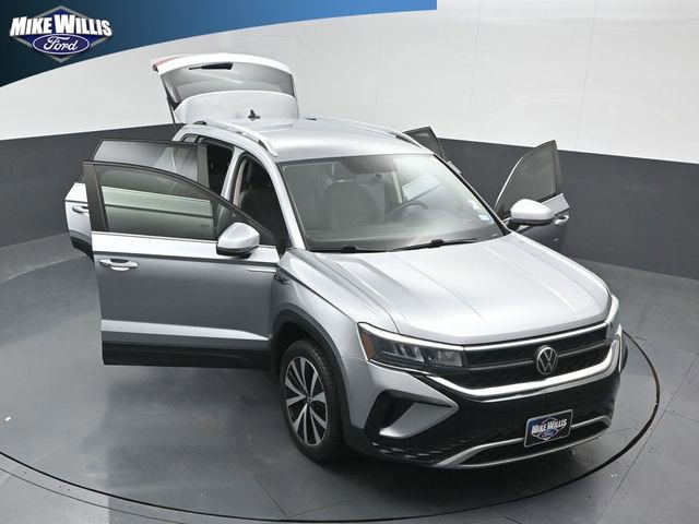 Used 2022 Volkswagen Taos SE FWD image 25