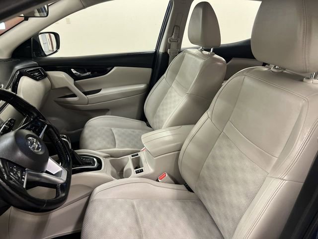 Used 2022 Nissan Rogue Sport SV w/ Technology Package image 8