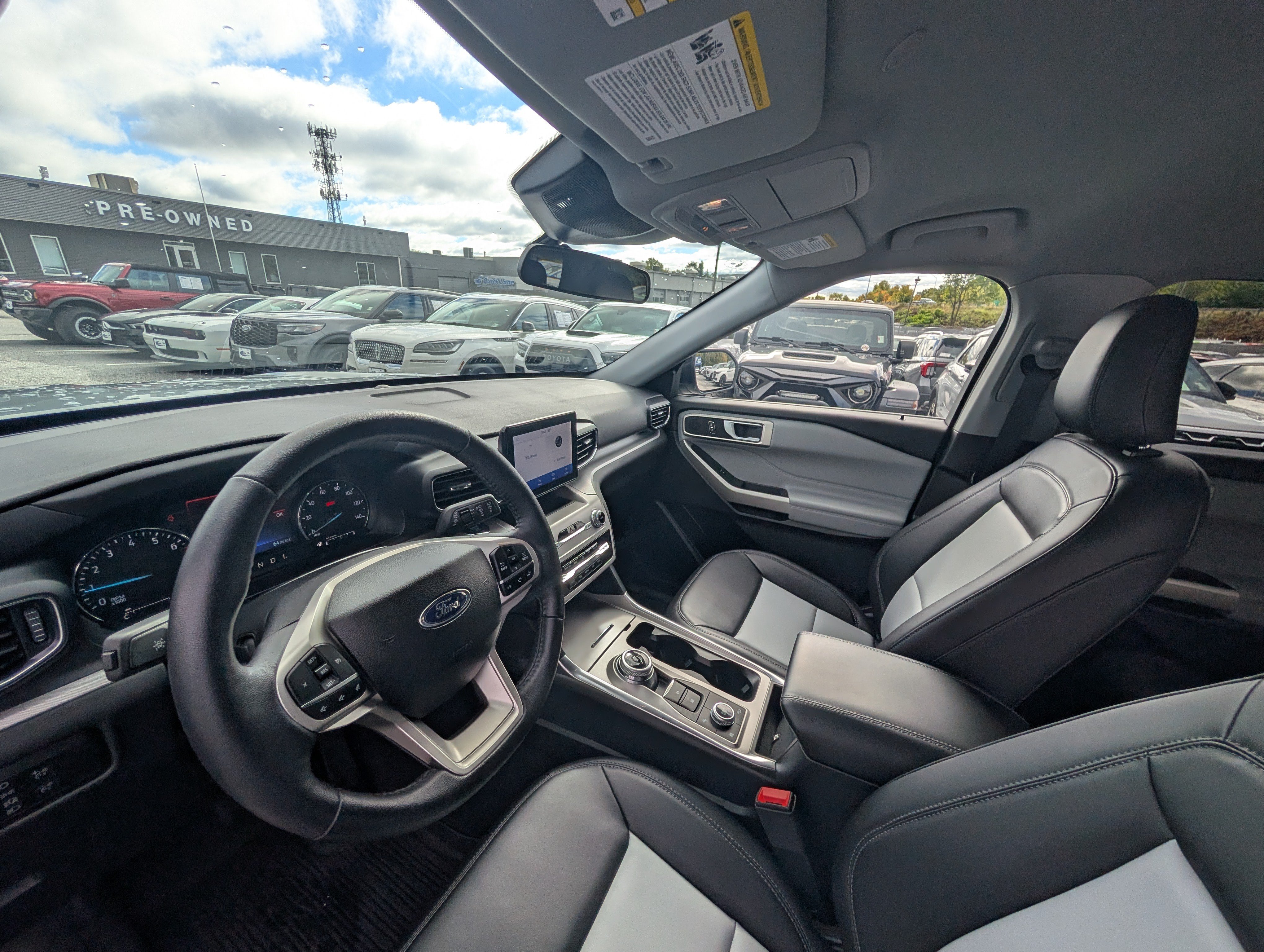 Certified 2023 Ford Explorer XLT w/ Equipment Group 202A AWD/4WD image 19