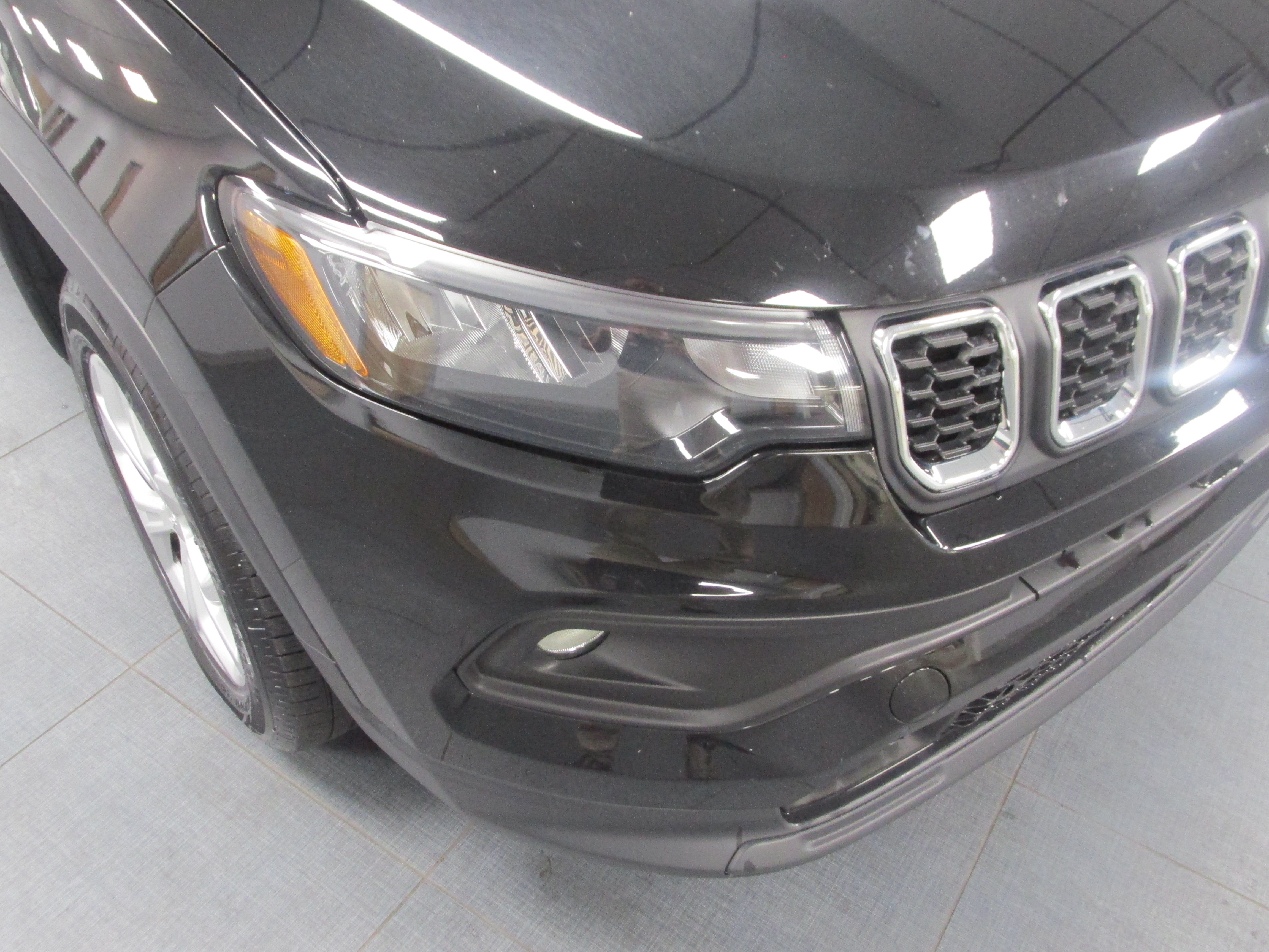 Used 2024 Jeep Compass Latitude AWD/4WD image 10