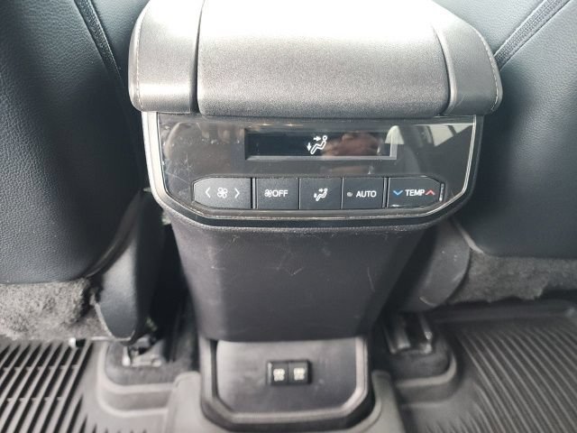 Used 2021 Toyota Highlander XLE AWD/4WD image 30