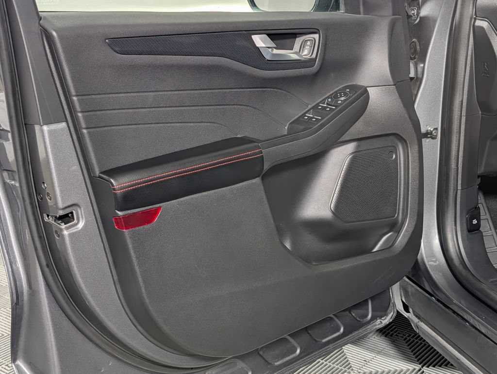 Certified 2025 Ford Escape ST-Line FWD image 24