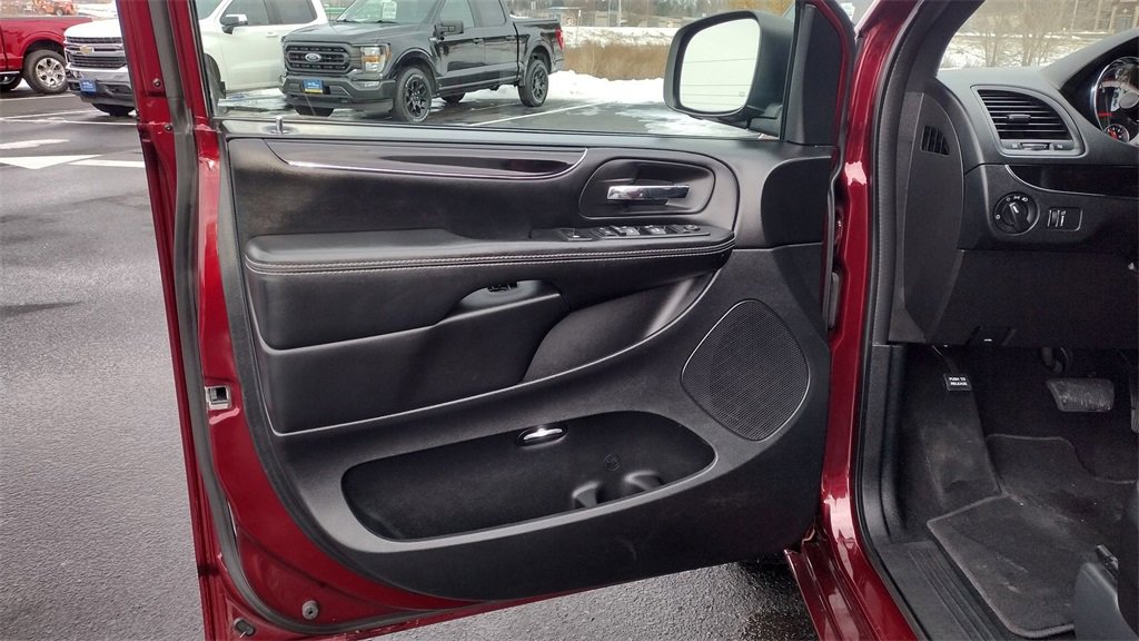 Used 2017 Dodge Grand Caravan SE image 10