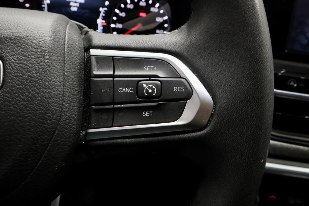 Used 2025 Jeep Compass Latitude image 27