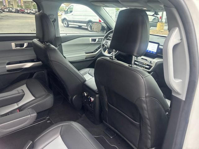 Certified 2023 Ford Explorer XLT w/ Equipment Group 202A RWD image 9