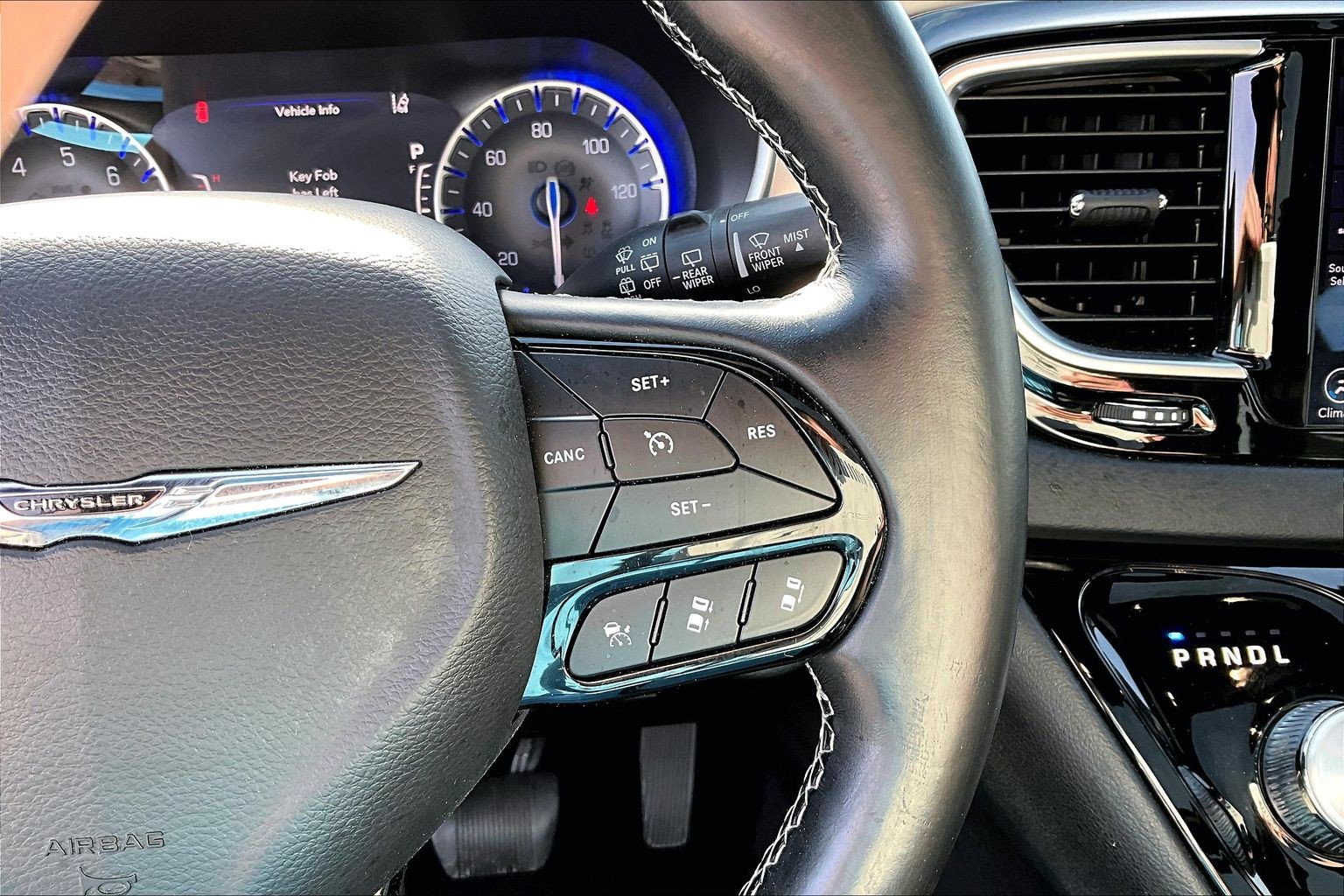 Used 2019 Chrysler Pacifica Touring-L Plus w/ Advanced Safetytec Group FWD image 12