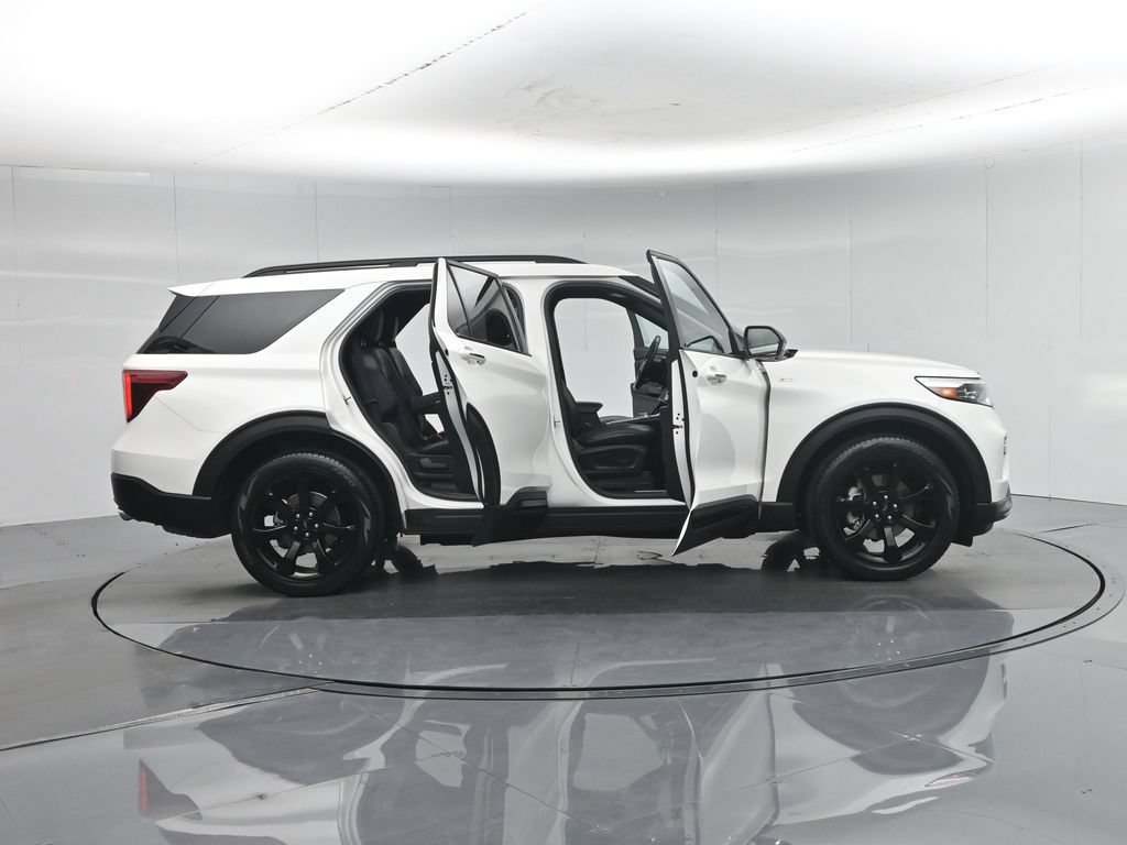 Certified 2023 Ford Explorer ST-Line w/ Class IV Trailer Tow Package RWD image 4