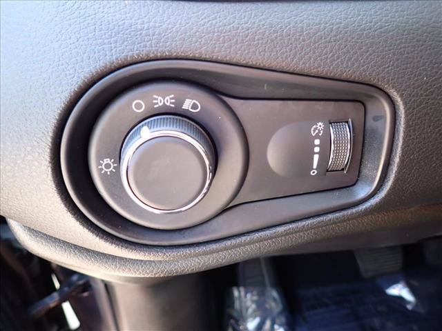 Used 2023 Jeep Renegade Latitude AWD/4WD image 13