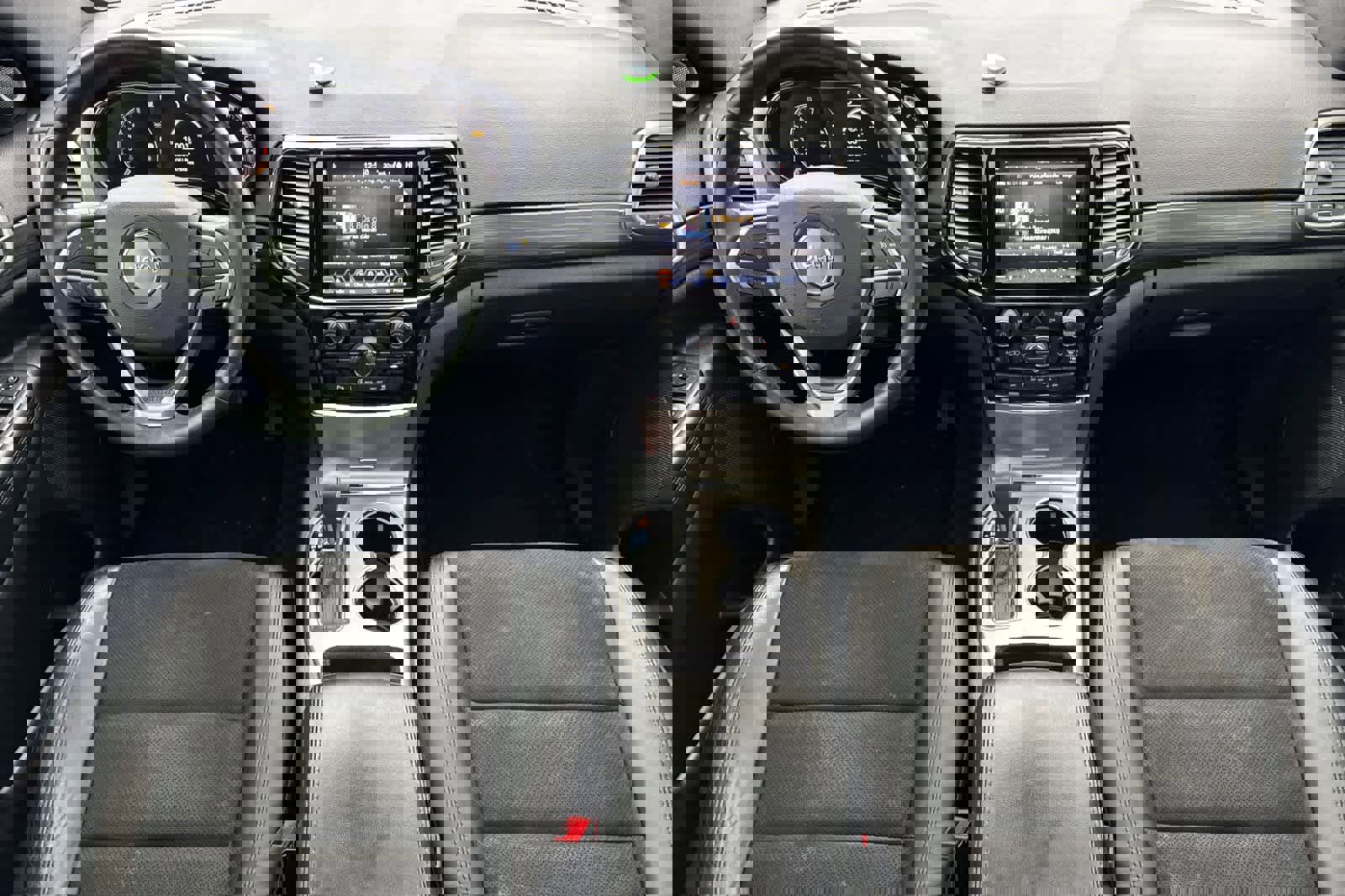 Used 2019 Jeep Grand Cherokee Altitude image 3