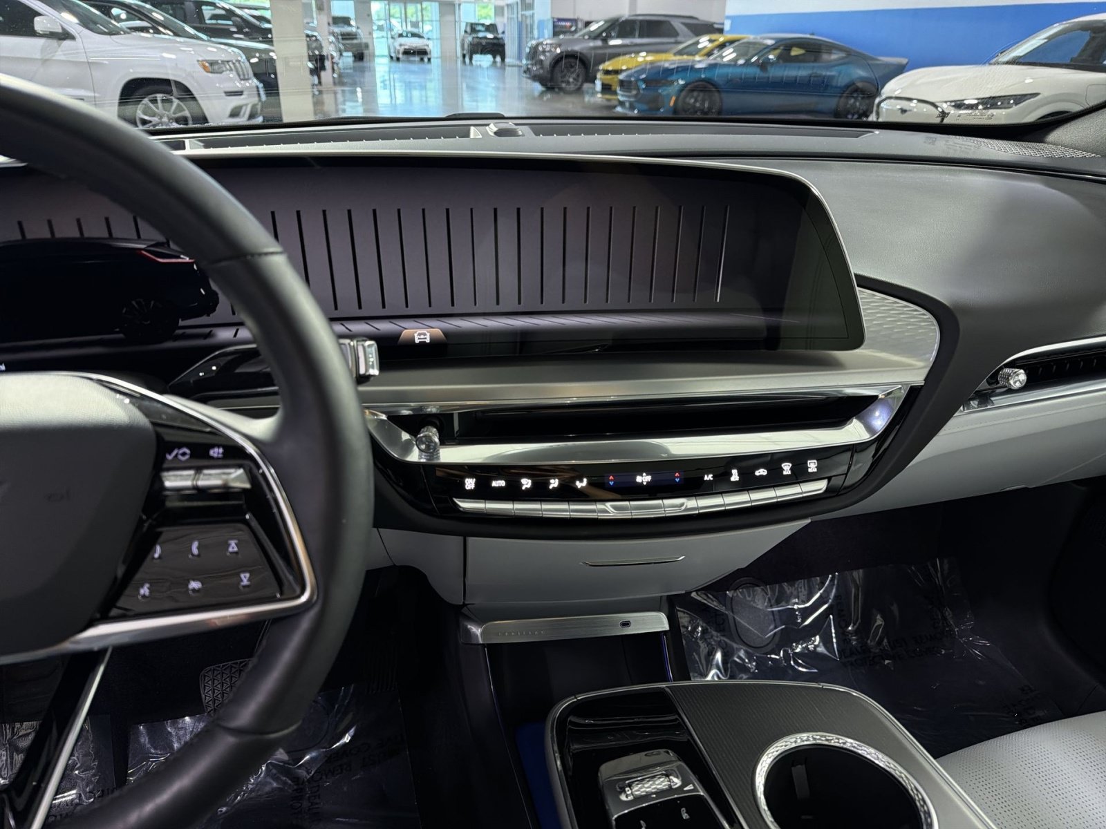 Used 2024 Cadillac Lyriq Luxury AWD/4WD image 19