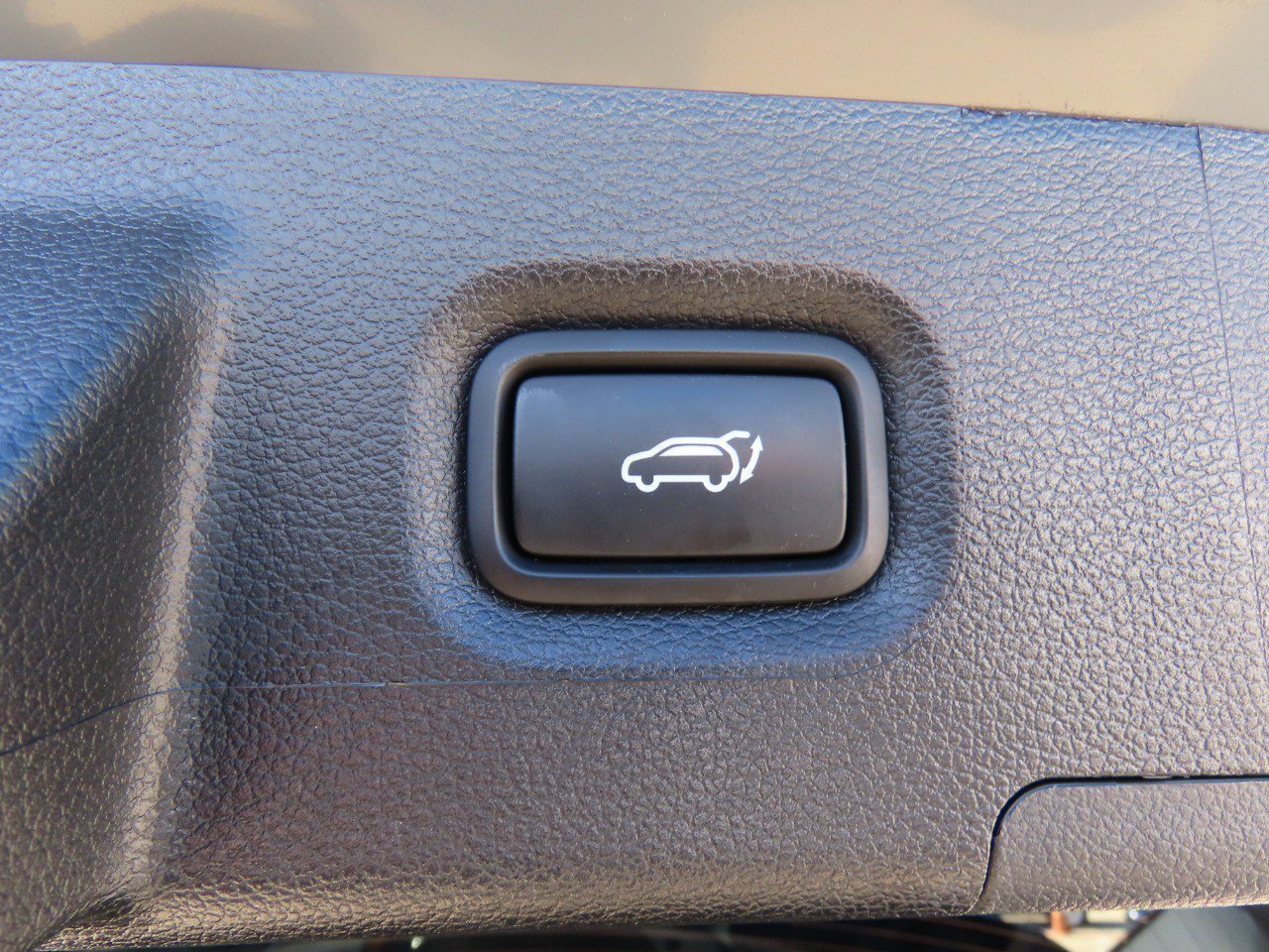 Used 2023 Hyundai Santa Fe Limited w/ Cargo Package image 16