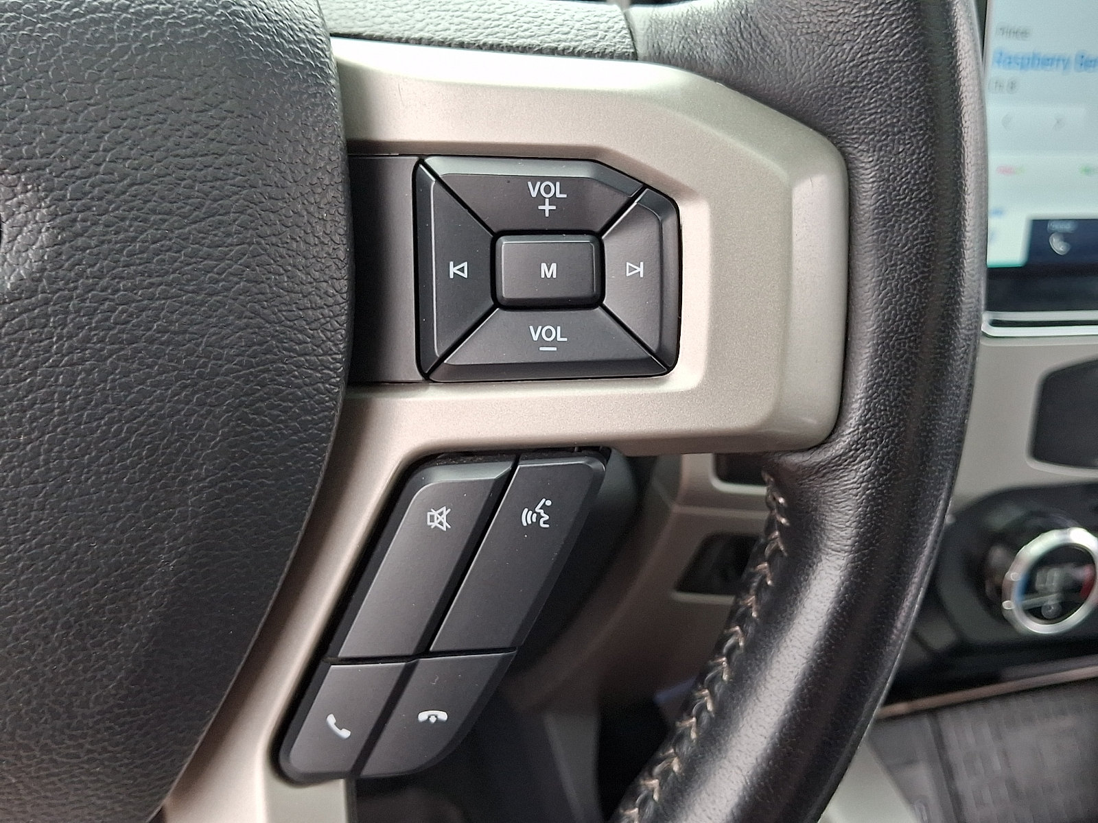 Certified 2022 Ford F350 Lariat w/ Tremor Off-Road Package AWD/4WD image 30