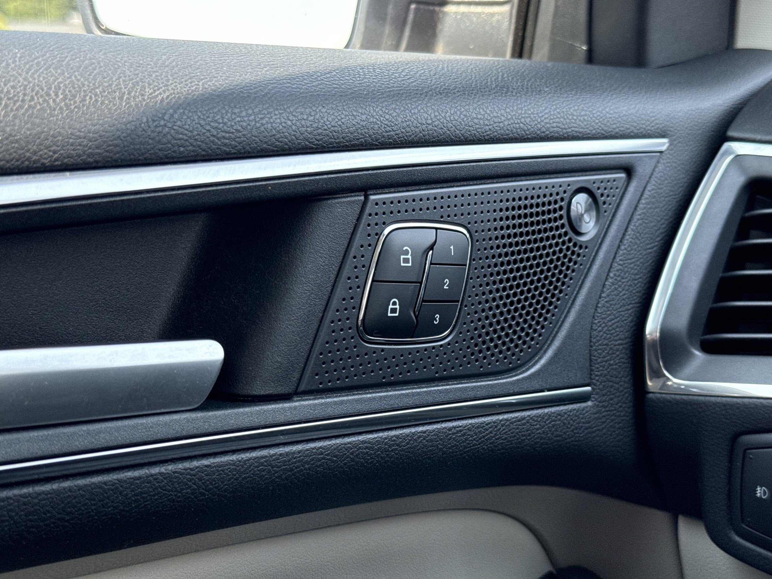 Certified 2020 Ford Edge Titanium FWD image 22