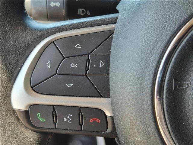 Used 2018 Jeep Renegade Latitude FWD image 14