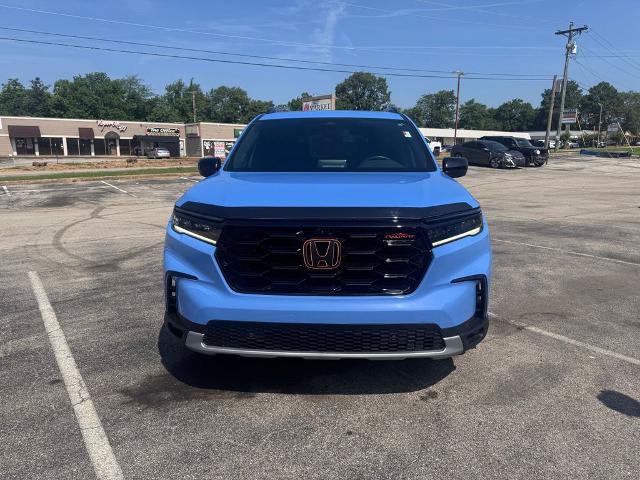 Used 2025 Honda Pilot TrailSport image 2