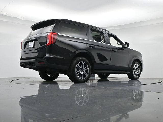 Certified 2025 Ford Expedition Active AWD/4WD image 36