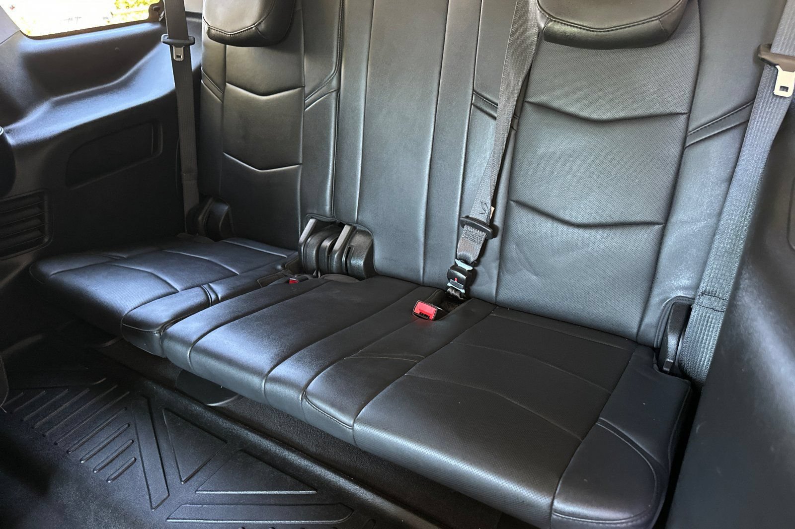 Used 2018 Cadillac Escalade Premium Luxury AWD/4WD image 18