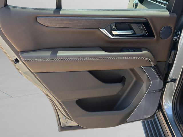 Used 2025 GMC Yukon Denali Ultimate AWD/4WD image 17