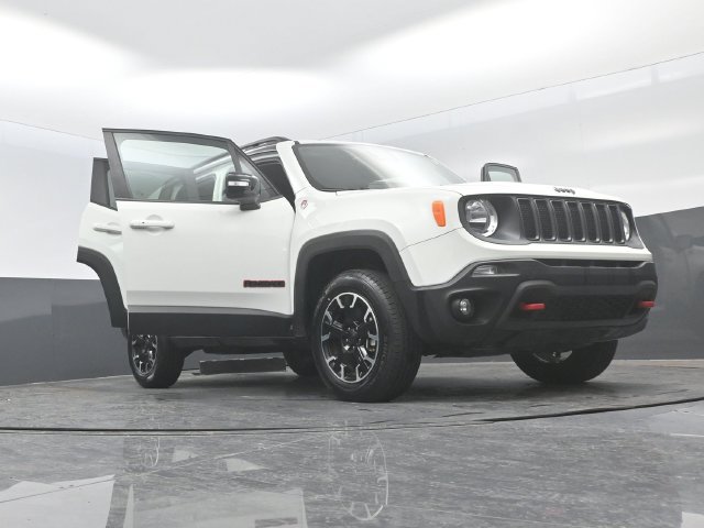 Used 2023 Jeep Renegade Trailhawk AWD/4WD image 35