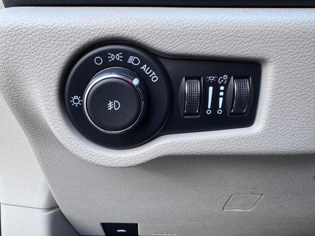 Used 2023 Chrysler Pacifica Touring-L FWD image 27