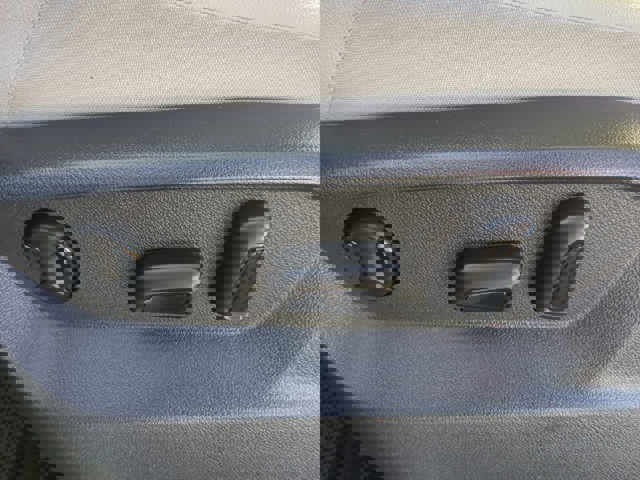 Used 2021 Volkswagen Tiguan SE image 28