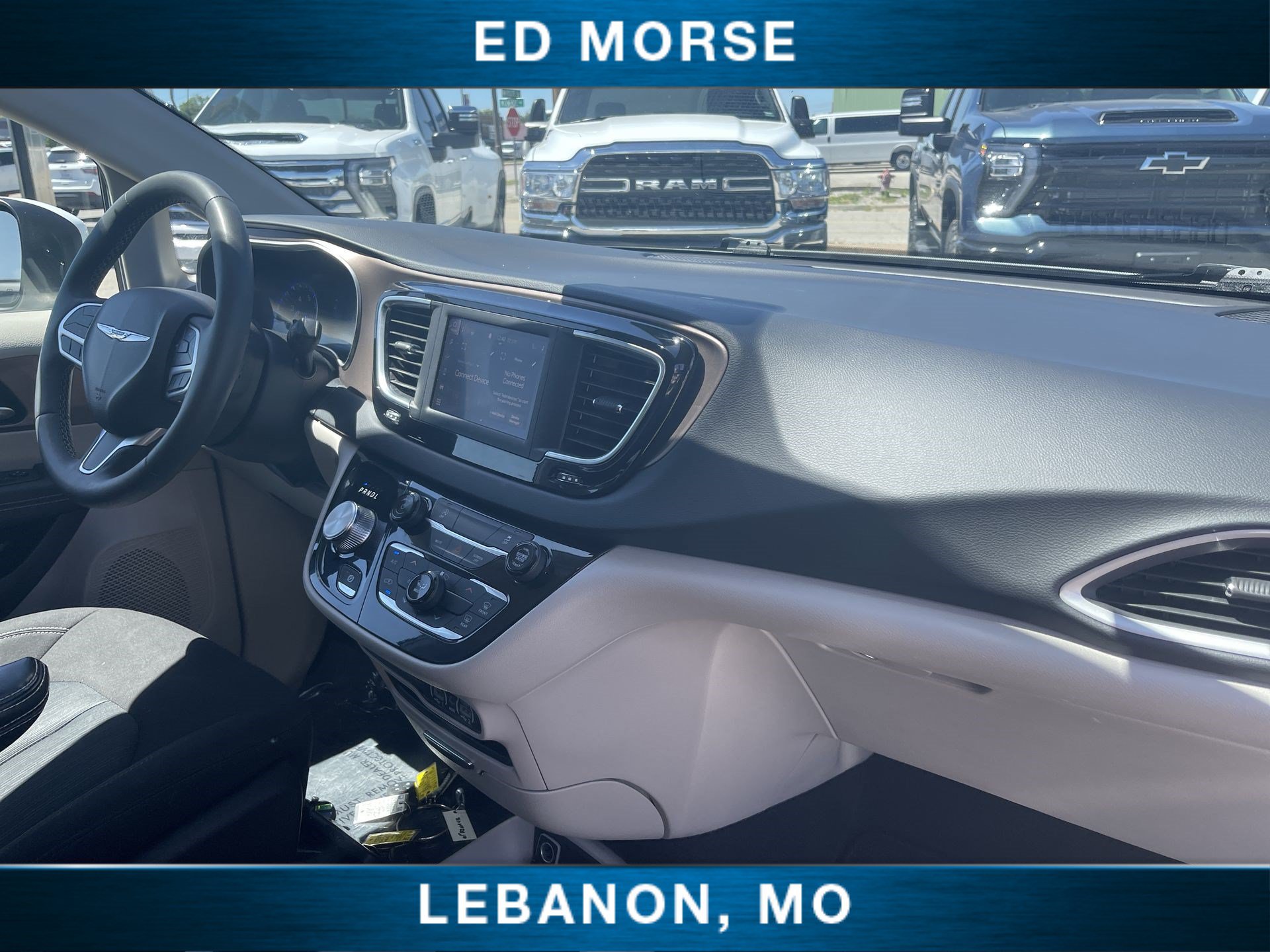 Used 2024 Chrysler Voyager LX FWD image 27