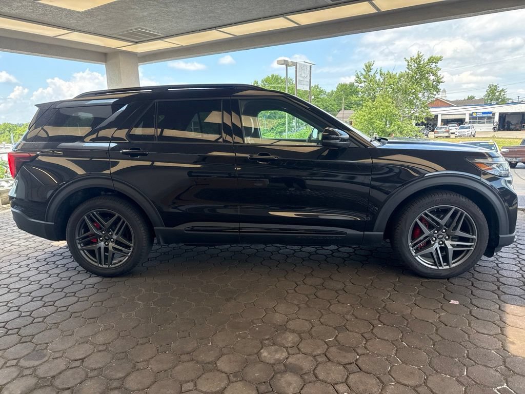 Certified 2025 Ford Explorer ST AWD/4WD image 5
