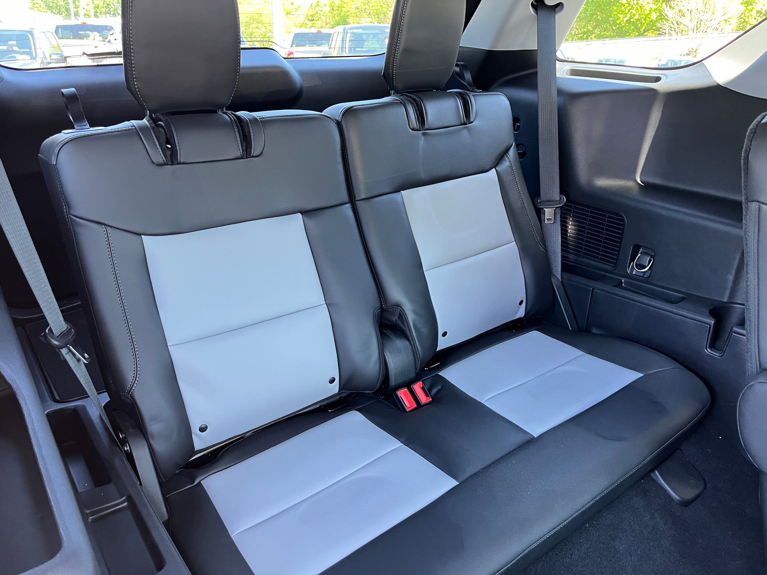 Certified 2022 Ford Explorer XLT w/ Equipment Group 202A AWD/4WD image 15