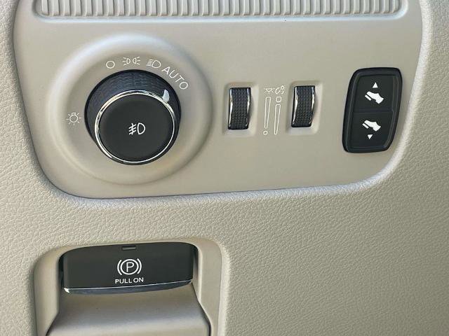 Used 2024 Jeep Wagoneer Series II w/ HD Trailer Tow Package image 17